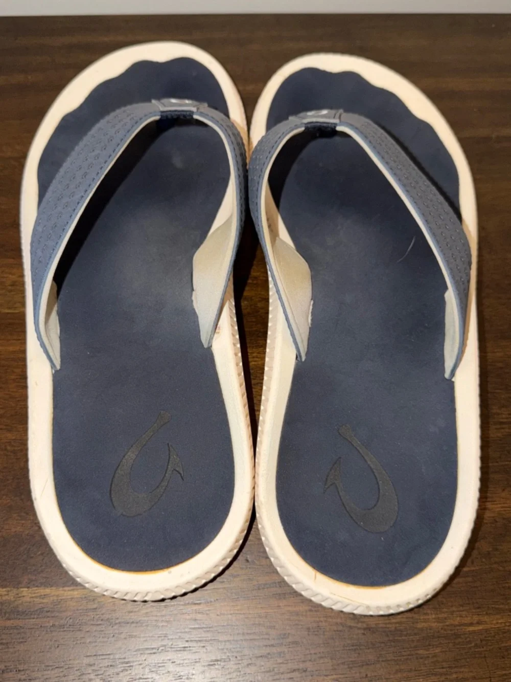 OluKai Ulele Men's Beach Sandals Size 12 Navy White